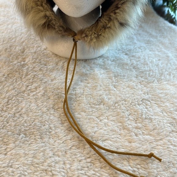 Coyote fur hat - Picture 6 of 8